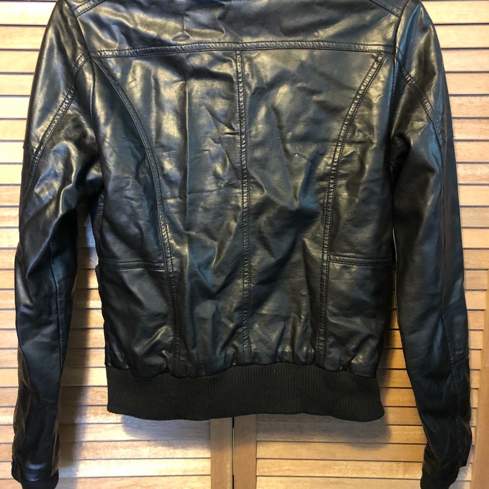 Women’s jacket. - Picture 2 of 2